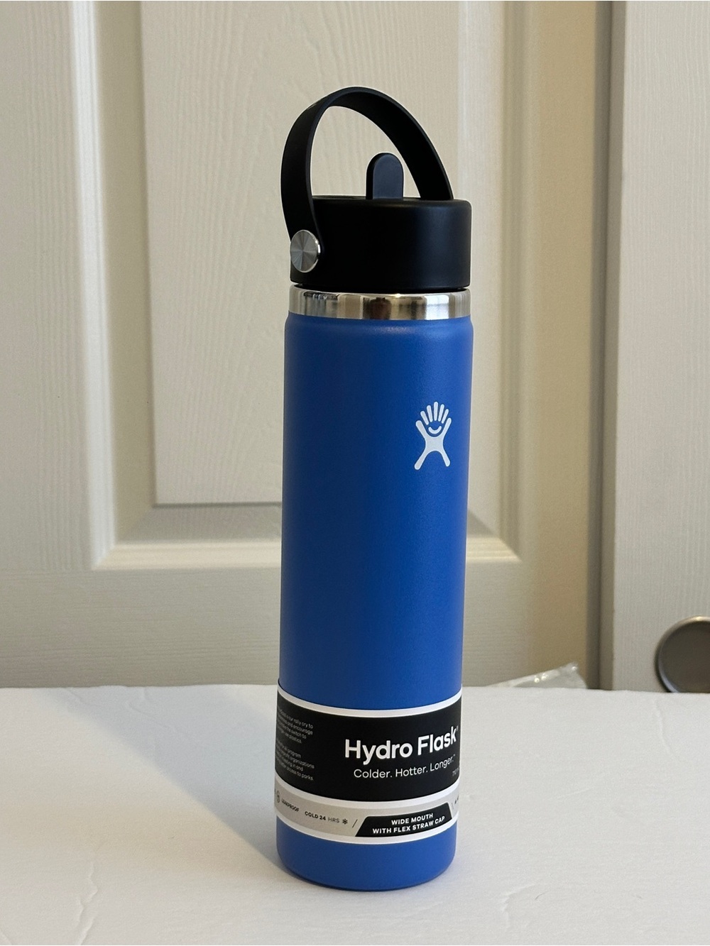 Hydroflask 24 fl oz Cascade Wide Mouth Water Bottle with Straw Cap New